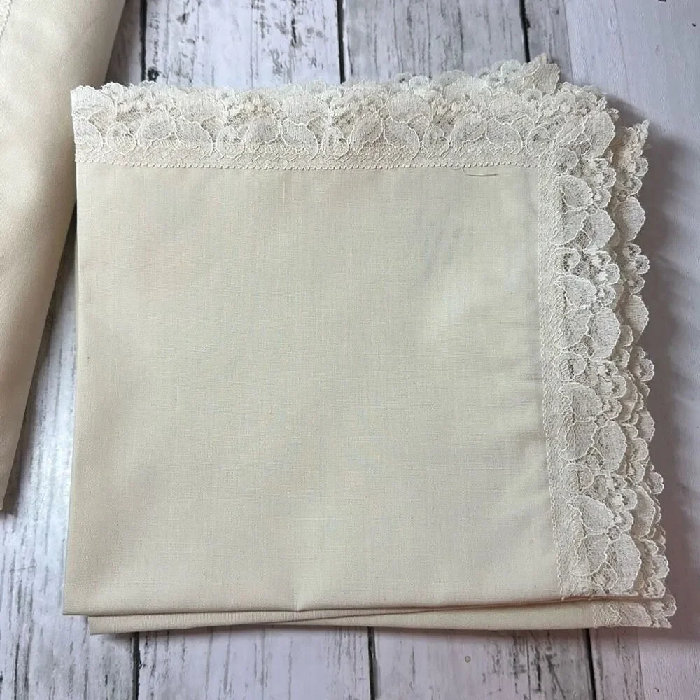Vintage Beige Placemats with Lace Trim set of 8‎ and Tablecloth